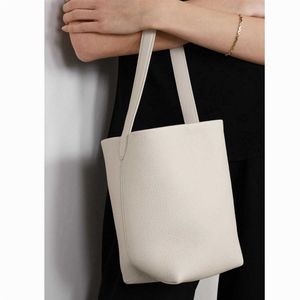 Les sacs de lignes Backet Back Designer Summer Nouveau petit couche supérieure Lycye Grain Cow Hide Tote Sac Ins Handsbag Femme204G