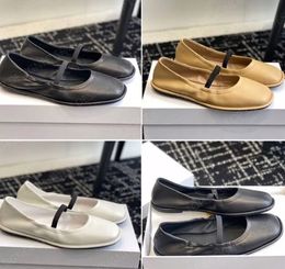 A linha Ballet Flats Designer Dress Shoes Square Flats Barco Sapatos Casuais Sapatos de Dança Mulheres com Caixa