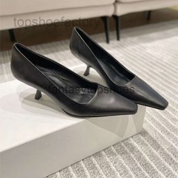 The Row Brand Designer Heels Tr Shoes High Shoes High Shoes Classic Fashion Point Office Office Party Black Nude Leather Pigalle Dîner Robe