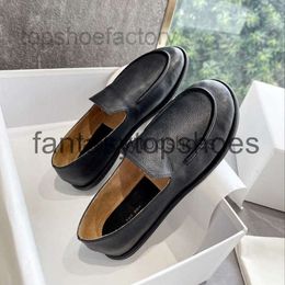 Les chaussures de créateurs en édition en rangée High Tr lefu chaussures en cuir simple Loafer Doudou Slip on plate Sole Casual Shoes mhuf