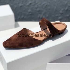 Les chaussures en daim en daim en paillette carré et en cuir en cuir authentique