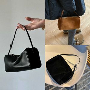 De rijlaag R000OW1 90S Hoofd Cowhide Pen Tas Small Unique Design High Grade Cilinder Bag Womens Echt lederen handtas 231205