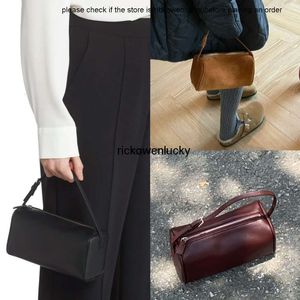 The Row Shoes 2024 Coréen Version Niche The Row Pen Case 90S Mini Simple One épaule crossbody Cylinder Case en cuir Case de stylo haute qualité