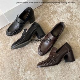 Les chaussures en rangée Chunyuan t * Cowhide plissée à talons hauts avec orteil rond cuir authentique pour confortable un pied d'épaisseur pour femmes de qualité