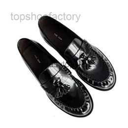 Le groupe de chaussures Row Small All Entine en cuir authentique Tassel Tr lefu Shoes British Style Flath Flat Sole Single Single Small Small Leather Shoes 658D