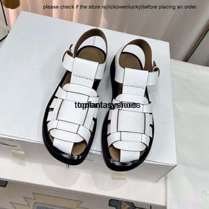 Los zapatos de la fila New Summer Roman 2023 Sandals Ladies Casual Shoes The Row Designer Fashion Fashion Buckle Hollow Weave Tac
