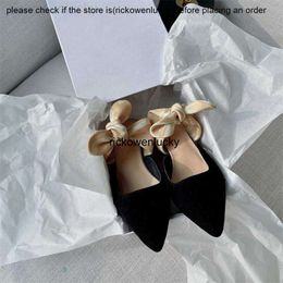 les chaussures de rangée en cuir le talon basse Muller chaussures baotou mi-pantoufles élégant arc pointu chat femme esve