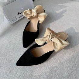 Les chaussures de chaussures en cuir en cuir talon bas muller baotou mi-pantoufles élégant arc pointu de chat sandales féminines esve