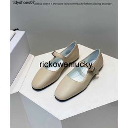 Les chaussures de rangs The Row Classic Soft Cirey Square Round Head Flat Mary Jane Single Shoes Fabriqué en cuir Dongguan Y513