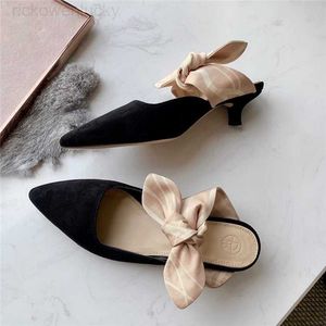 de rij schoenen de rij Designer Dress Schoenen lederen lage hak Muller Baotou halve pantoffels elegante boog puntige kat hak dames MG3A
