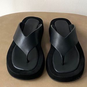 les sandales pantoufles de rangée femmes tongs chaussures de plage en cuir plat diapositives de créateurs de luxe chaussures d'usine chaussures de vacances avec boîte