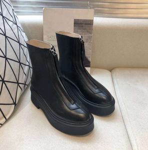 La fila de cuero suave de cuero Chelsea Boot Platform Slip on Round Toe Block tacs Booties Flat Booties Diseñador de lujo de Luxury Factory Factory