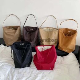 Le sac de sac à main Row Tr Axillary Half Moon Sacle Luxury Luxury Femmes Designer Sacs Plat Sprap Curved Zipper Fermeure Claking Tote Fashion Under Arm Purse