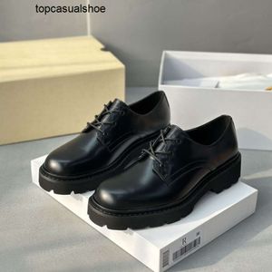 The Row TR New Academy Row2023 British JK Small Leather Shoes Lace's Lace's Up Round Toe épaisse semelle simple Anti Slip