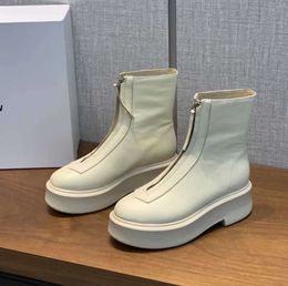 A linha branca lisa de couro tornozelo Chelsea Boots plataforma zip slip-on dedo do pé redondo salto bloco botas planas botas bota robusta designer de luxo 44