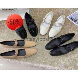 The Row Word TR Cuir Designer Chaussures Français Chaussures Femme039s STRAP MARY JANE SHOSS FLAT COFFORTS CASCOSS SIGH BLAND WHITE039S SHOGES4836771 KAGT