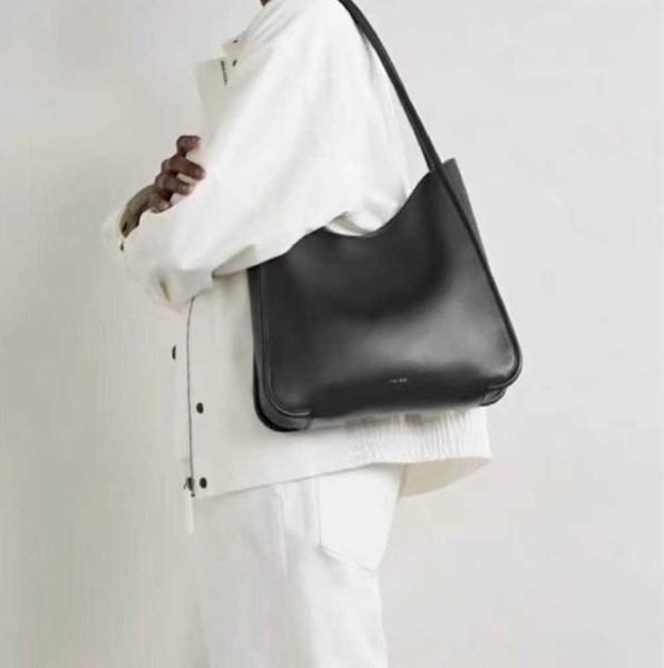Le même ROSE Park Chae-young Row Armpit bag Symmetric Tote leather shoulder commuter Niche high sense