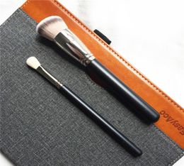 De Synthetic Rounded Slant Foundation Brush 170 Synthetic Blending Brush 217s Must Have Face and Eye Brush7971141