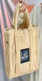 Les sacs de femmes designer MJ sacs Mojie Teddy Bear Wool Crossbody Sac à provisions d'hiver Lettre d'hiver décontractée sac à main épaule FASH7394052