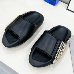 De unieke futuristische vorm van populaire ruimtefabrieken benadrukt zintuiglijke mode en high -end is volledig bekende merkparen met hetzelfde strandzwembad slippers