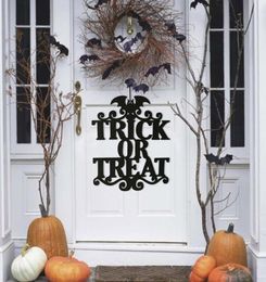La sorcière est dans la décoration d'Halloween Porte de panneau suspendu Porte suspendue Stickers muraux extérieurs Halloween Decoration PVC Seccules murales YL59493008