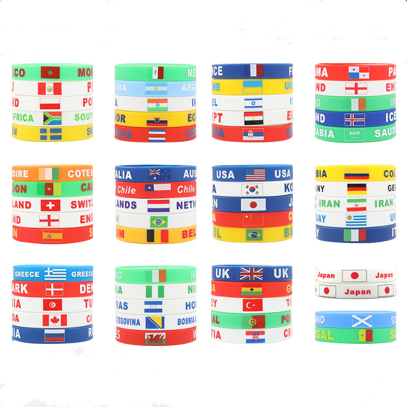 Il braccialetto della bandiera della Coppa del Mondo Glow American Germania Qatar Inghilterra Gomma di silicone Moda Braccialetti sportivi Braccialetti classici con lettere
