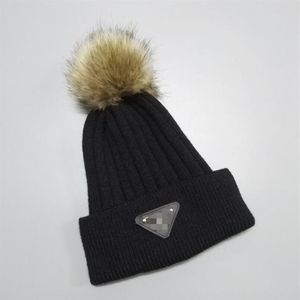 Il y a des adultes épais chaud chapeau d'hiver pour les femmes doux câble extensible tricoté bonnets chapeaux femmes Skullies fille Ski Cap3123