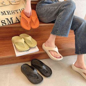 Zapatillas de fondo grueso Mujeres suaves de la suela blanda sandalias de sandalias flip flops EVA Beach Non Slip Señoras Verano Mujer zapatillas zapatos Y220214