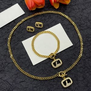 Épais Chaîne En Métal Collier Femmes Européennes Et Américaines En Or 18k Vintage Collier Ras Du CouBracelet En Laiton Anneau Bijoux Cadeau De Fête HLVS9