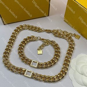 Collar de cadena gruesa Diseñador Mujer Pulsera Conjunto de joyas de oro de lujo Señora de alta calidad Joyas de estilo versátil Regalo de Navidad con caja
