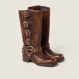 Bottes en cuir de créateur à talons épais, orteils au genou, boucle de ceinture, peau de vache à enfiler, bottes de moto, chaussures pour femmes, bottes de combat de styliste