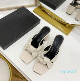Semi-pantoufles Baotou à talons épais Chaussures pour femmesNouvelle pointe d'été tempérament supérieur noué pour porter des sandales et des pantoufles talons hauts Sanda