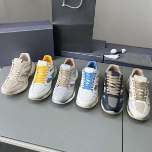 Chaussures de sport à lacets à semelles épais, respirante, couleur coupée légère, douce, confortable, style de couple décontracté en forme de H léger, liste de chaussures de papa