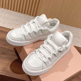 Petites chaussures blanches à semelles épaisses pour femmes, chaussures décontractées Joker Cookie à tête ronde, nouvelle collection printemps 2023.