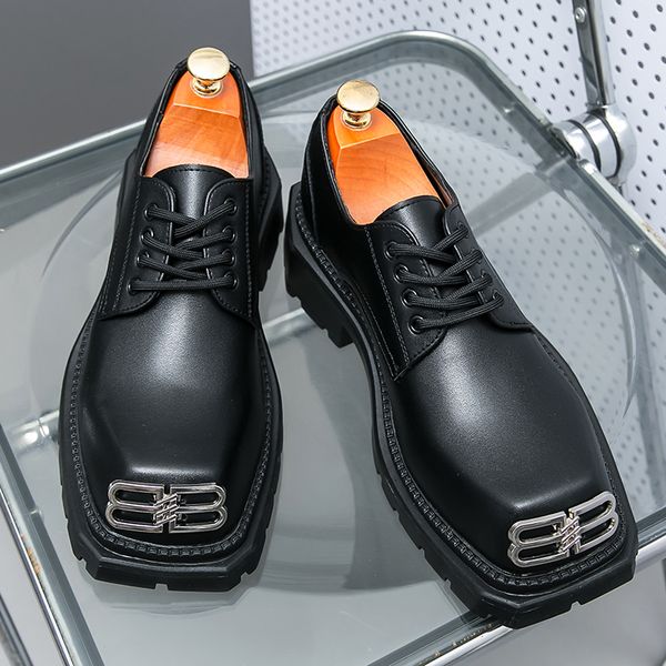 Chaussures Derby à semelle épaisse et bout carré pour hommes, décoration avec boucle en métal à la mode et tendance, Style classique à lacets noirs