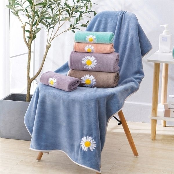 Grande serviette de bain épaisse, forte absorption d'eau, pas facile de perdre les cheveux, pour hommes et femmes, serviette de bain pour couple, petite serviette de plage brodée en marguerite CX23