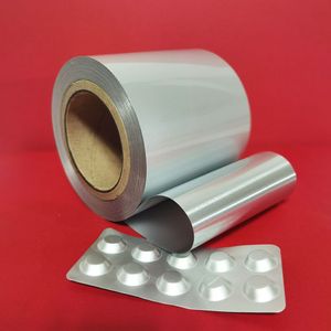 L'emballage épaissi avec une couverture à bulles en papier d'aluminium pressé à froid a un bon effet de formage, personnalisé par les fabricants pharmaceutiques d'aluminium froid