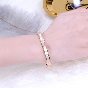 Dunne armbanden gouden rose zilveren diamant bangle designer ringen letter titanium stalen armbanden vintage liefde ketting armbanden voor vrouwen sieraden set groothandel