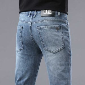Jeans d'été minces pour hommes 2024 LUXE LUXE LUXE ÉLASTIQUE ÉLASTIQUE SLIM SIM STRIEUX PANTAL MINIMALISTE EUROPURALE CASS
