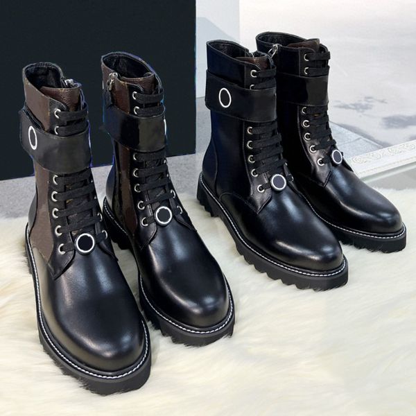 Cette édition des bottes TERRITORY FLAT RANGERS est proposée dans un design en cuir de veau lisse inspiré des bottes de combat militaires et se distingue par ses riches détails de bottes de créateurs.