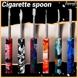 Il s'agit d'un outil à cigarette, d'une cuillère à cigarette. Une sorte d'outil à cigarette, d'accessoire électronique pour cigarette et de diverses cigarettes.