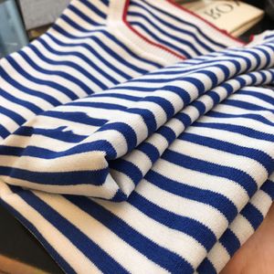 Deze Y past zeker in een verfrissend blauw en wit gestreepte losse ronde hals/v-hals Sea Soul trui, T-shirt, dames zomer dun