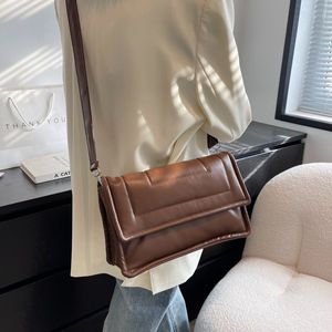De populaire tas van dit jaar Women's Grote capaciteit Mode Veelzijdige Zachte Lederen Katoen Gevoerd Jas Down Bag Herfst Winter Cross-Body Bags