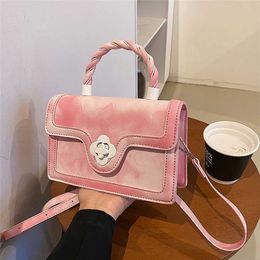 De populaire Fried Dough Twists minderheidshandtas van dit jaar nieuwe mode zomer senior textuur kleine vierkante messenger bag dames inventaris 547