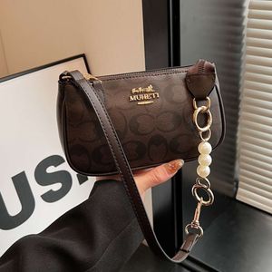 De populaire handtas van dit jaar voor vrouwen in 2024, nieuwe veelzijdige en high-end textuur crossbody niche single schouder onderarm tas, stoktas 80% fabrieksgroothandel