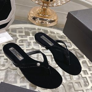 Thongs Designer pour femmes sandales à talons basses purs noirs purs Velvets tongs tongs en cuir assemblage de bande mince sandales Raffia Sandales à double bande taille 35-41