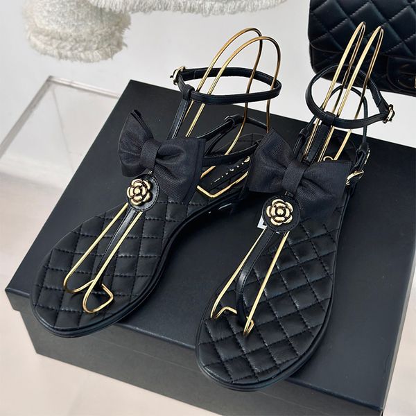 Sanneurs de luxe pour femmes Sanneure plate à talons bas talon bas sandal Sandal Metal Camellia Bow Slipper Slipt