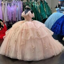 Thoulder Off Prinses Roze Baljurk Quinceanera Jurken 2024 Kralen Verjaardagsfeestje Jurken Applique Sweet 16 Tiered Vestidos De 15 Anos s