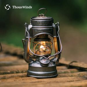 Thous Winds Memory Oil Lamp Outdoor Portable Mini Camping Lantern Emotie Retro -lichten voor wandelpicknick Backpack Camping Supplies 240520