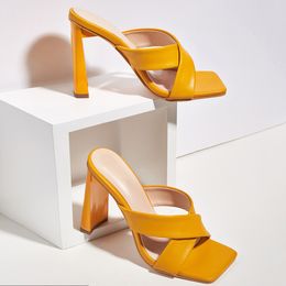 Trois sandales féminines 2021 talons hauts 10 cm blanc jaune noir chunky talons mode robe extérieure du bureau de mariage gai